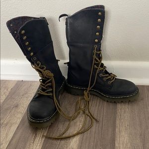 Doc Marten aleina combat boots